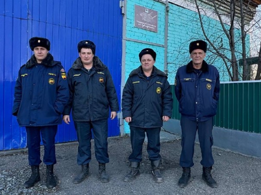 Пожарные в Забайкалье создали живой символ службы: в части «Забайкалпожспас» Новокручининска за многие годы вырос целый сад 